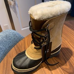 Sorel Caribou Boots (never worn)